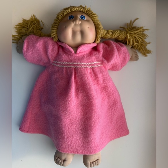 Vintage Cabbage Patch Kids Doll with Butterscotch Hair and Blue Eyes - Picture 3 of 13